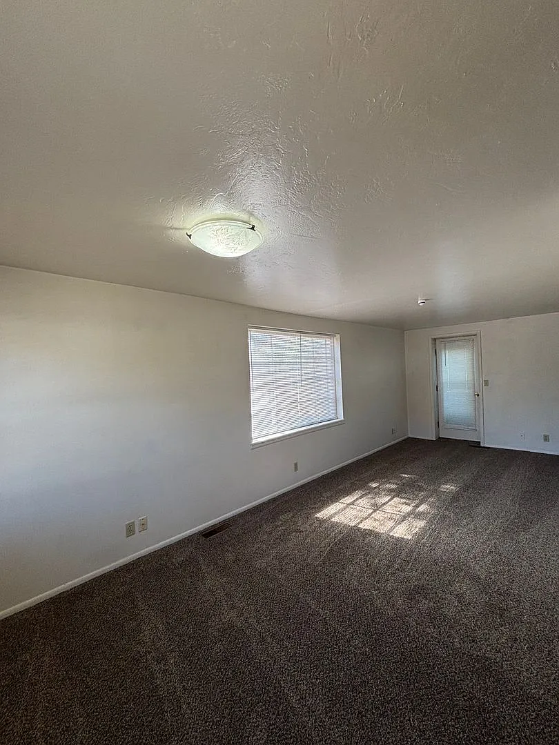 1 Bedroom 1 Bathroom Single Family Home with Bonus Room — Photo 2