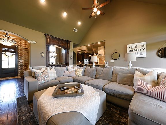 5th image of 204 Mandavilla Way