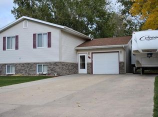 22 Benteen Dr, Bismarck, ND 58504