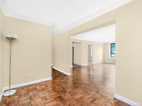 3rd image of 555 McLean Ave APT 1A
