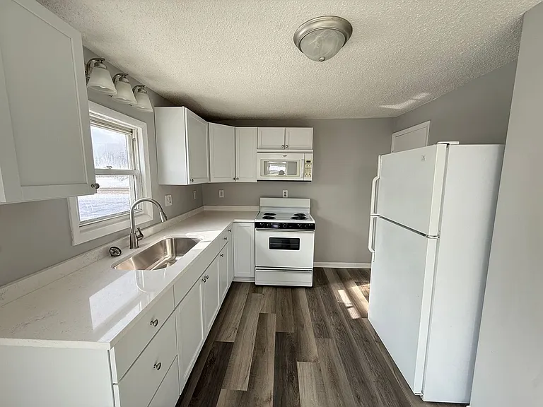 2321 W Main St — Photo 16