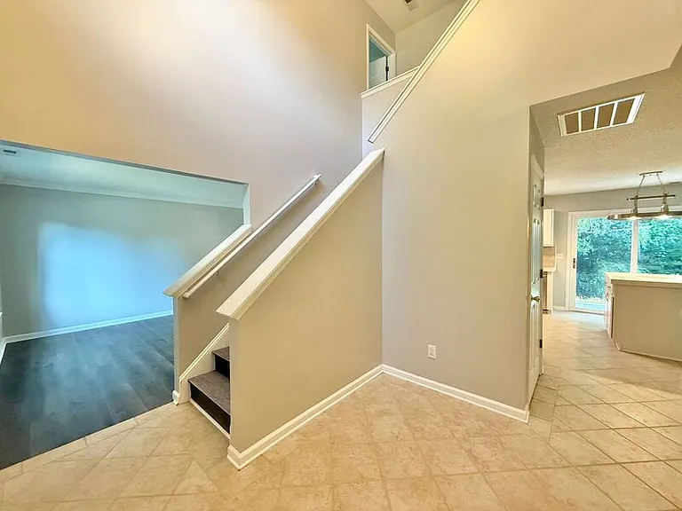 301 Siena Dr — Photo 2