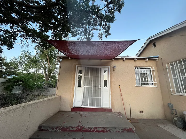 424 Hermosa Dr SE #2 — Photo 1