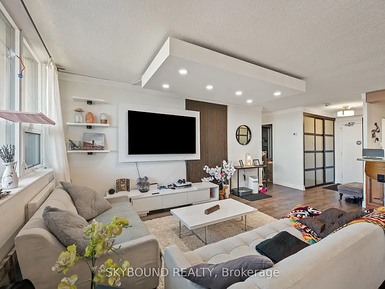 15 La Rose Ave #1510 — Photo 12