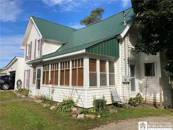 513 W Main St, Springville, NY 14141