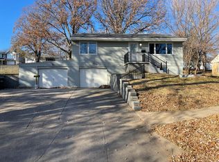 67 Country Club Rd, Ralston, NE 68127