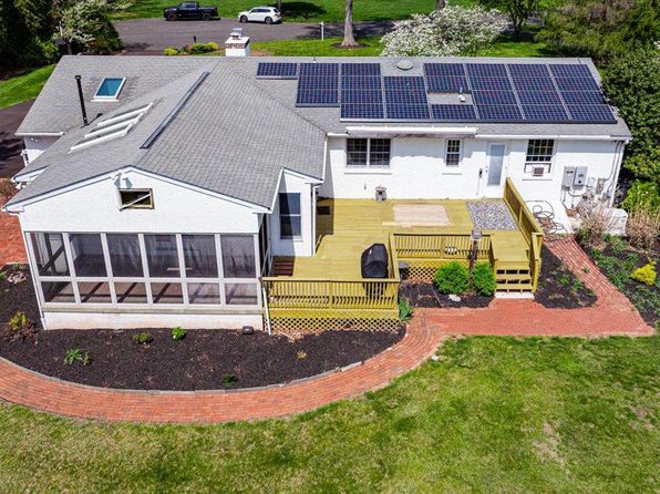 25 Acoma Ln, Collegeville, PA 19426