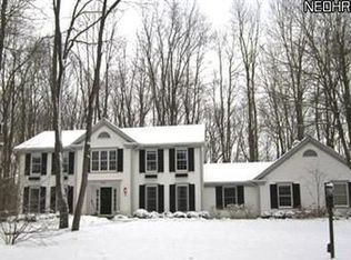 7450 River Oaks Trl, Gates Mills, OH 44040