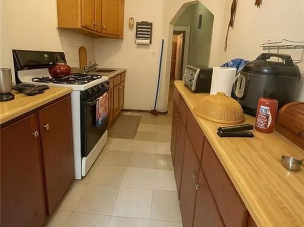 693 Georgia Avenue image 11 of 31