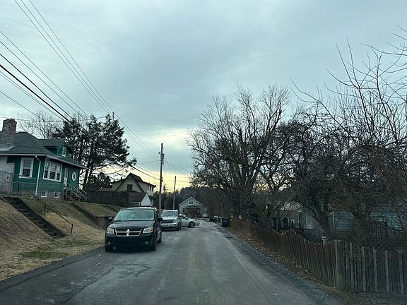 4th image of 834 Royal Ave