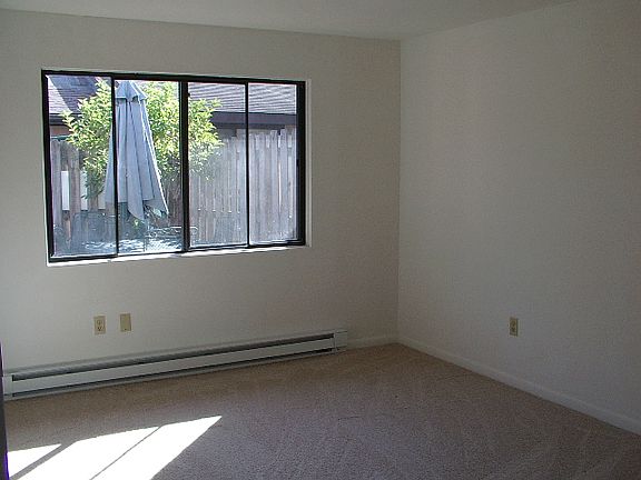 4th image of 737 Village Blvd S