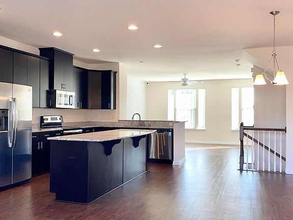 open kitchen/dinning room/living room