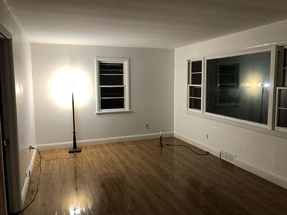 4th image of 314 E Village Rd