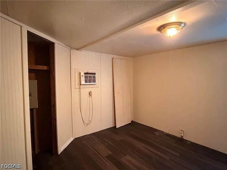 7962 Breeze Dr — Photo 3
