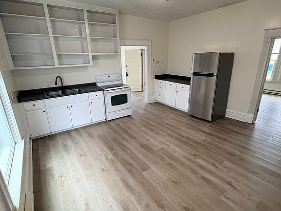 4th image of 306 Alder St APT 1