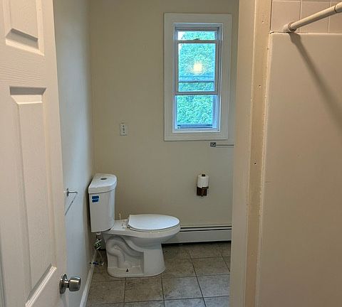 4th image of 41 Rocky Hill Ave APT 3