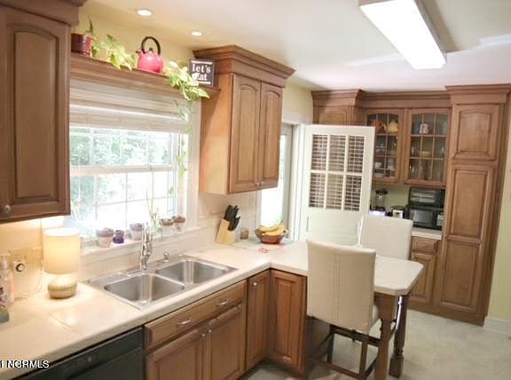 5th image of 100 Dogwood Dr