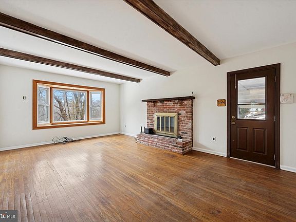 2nd image of 5 Westgate Cir