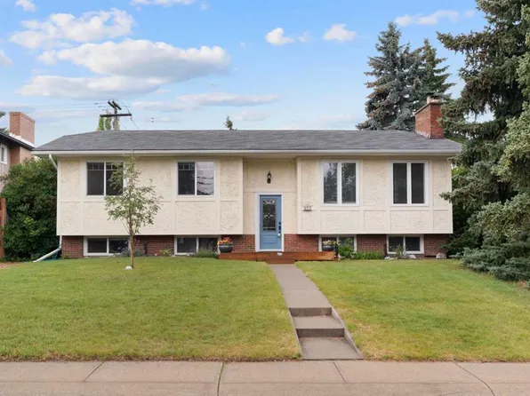 195 E Lake Wapta Rise SE, Calgary, AB T2J 2N4
