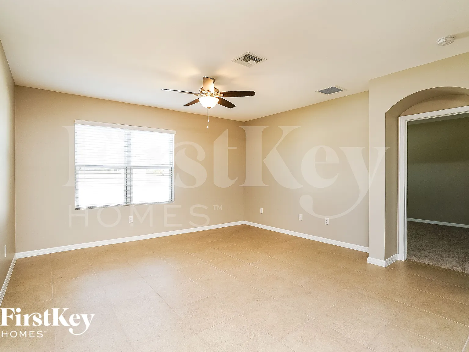 4 bed, 2.0 bath, 1828 sqft, $2,165 — Photo 2