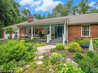 8750 Norwegian Wood Ln, Brighton, MI