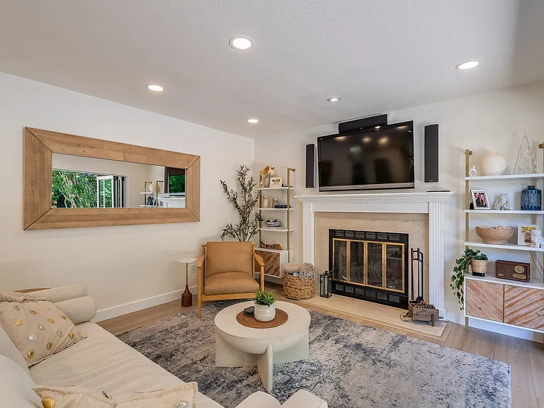 70 Mariani Ct — Photo 21