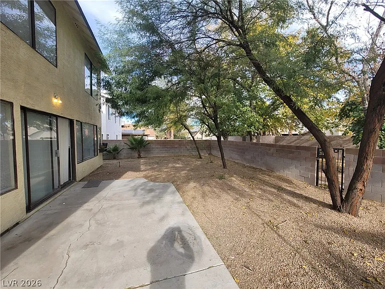 4760 Woodridge Rd — Photo 10