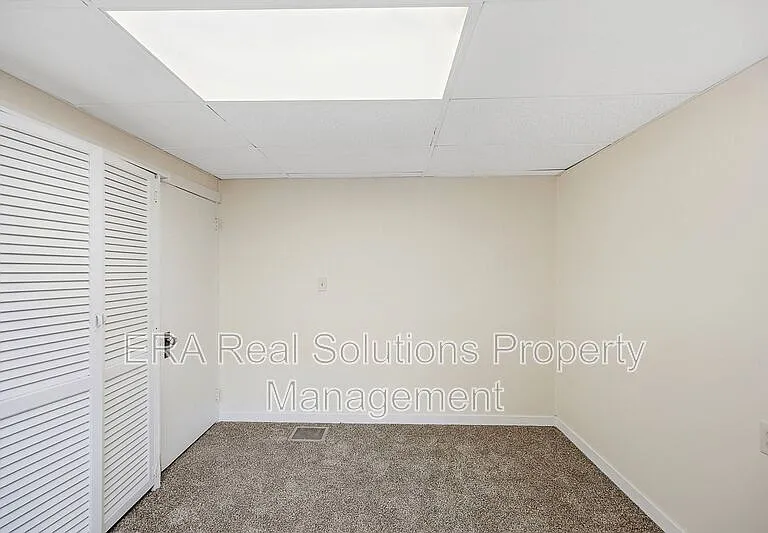 2028 W Galbraith Rd — Photo 35