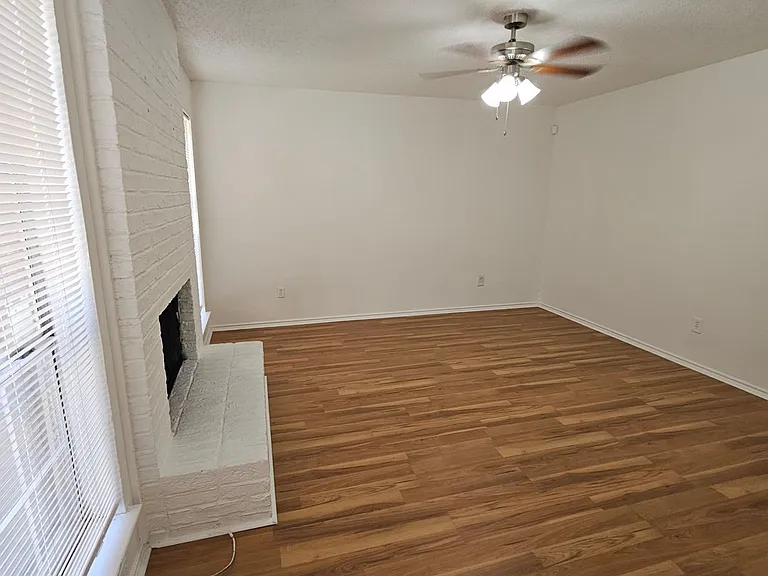 1400 Darr St #C — Photo 11