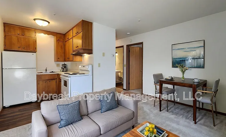 915 7th Ave N #15 — Photo 2