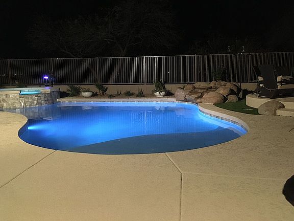 Heated pool / hot tub 