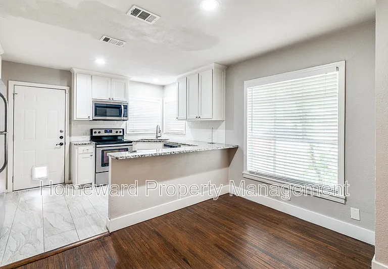 4229 Valentine St — Photo 4