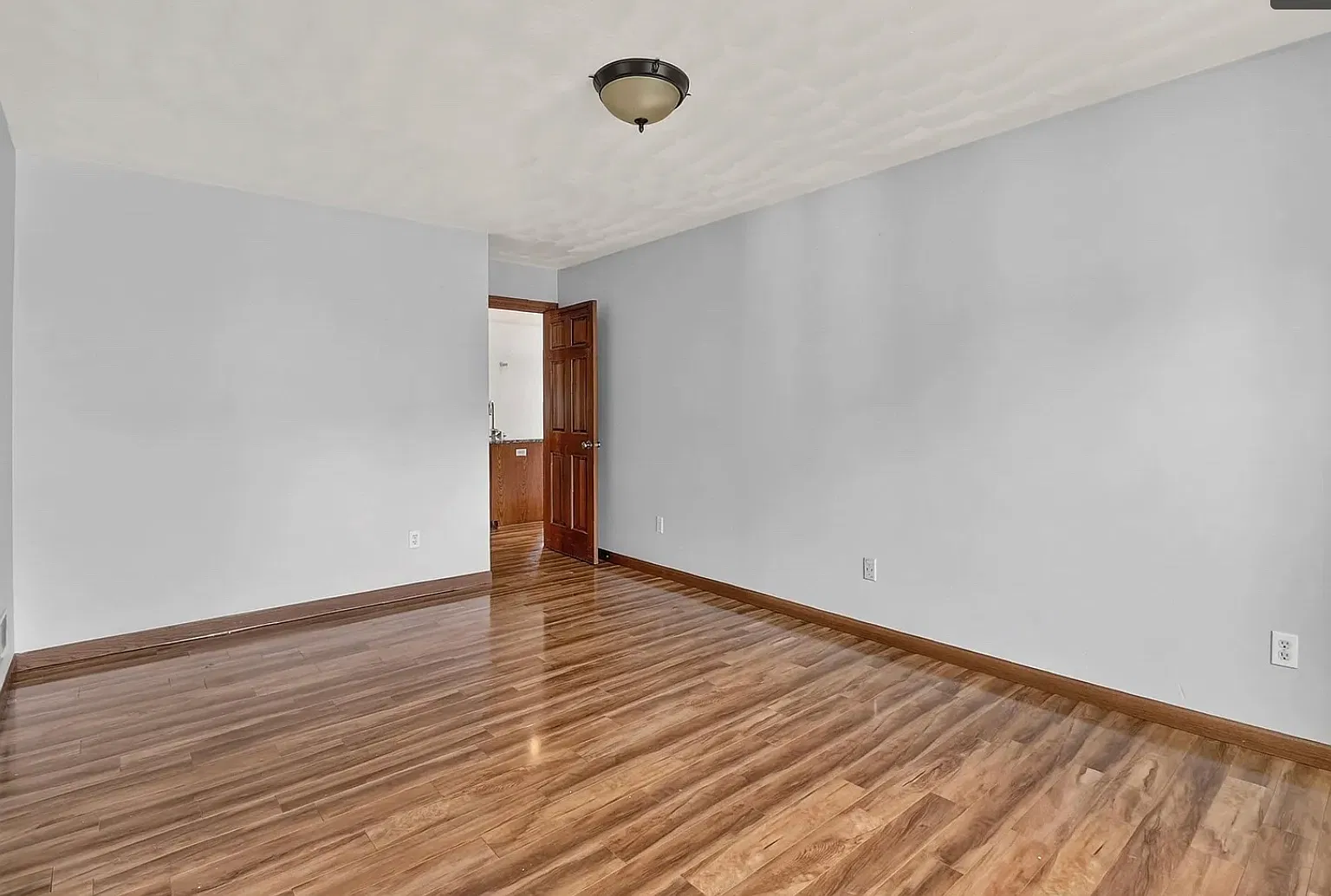4 bed, 2.5 bath, 2898 sqft, $3,500 — Photo 2
