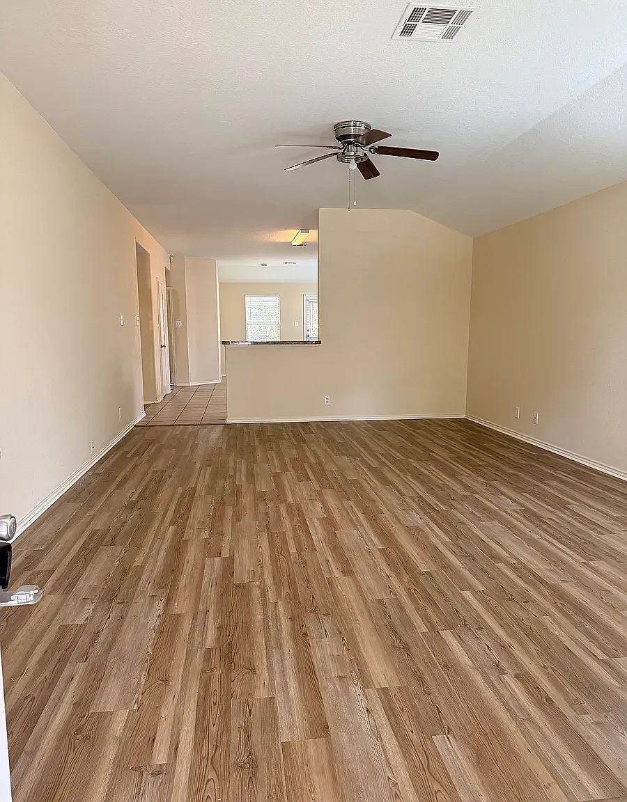 3 bed, 1648 sqft, $1,700 — Photo 2