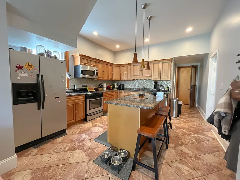 2541 W Cortland St #3 — Photo 3