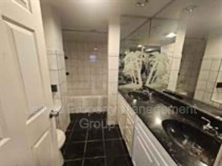 2524 W Cortez St — Photo 8