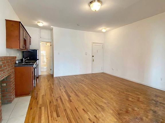 3rd image of 57 W 85th St #3E