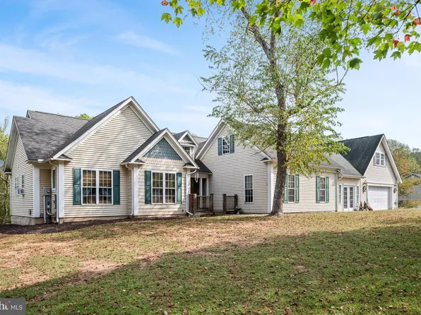 97 Elnina Dr, Hedgesville, WV 25427