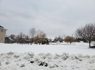 3395 Wild Rose Rd, Cedar Rapids, IA 52411