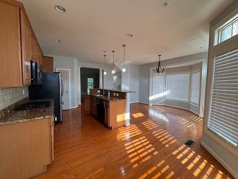 3670 Carriage Hill Dr — Photo 16