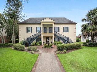 9 Golf Villa Dr APT A, New Orleans, LA 70131