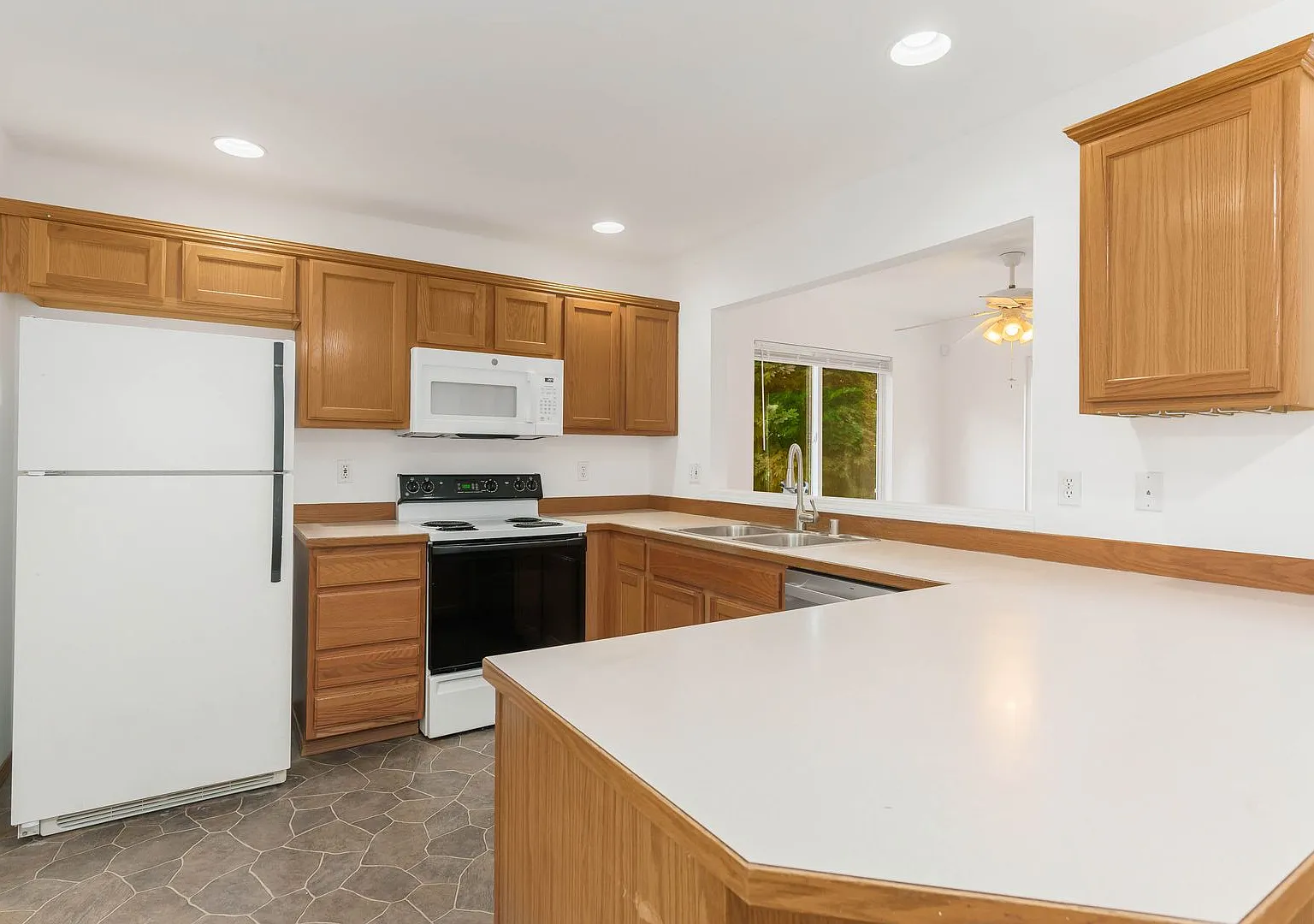 Exceptional 3 Bedroom Home in the Foothills of Monroe — Photo 3