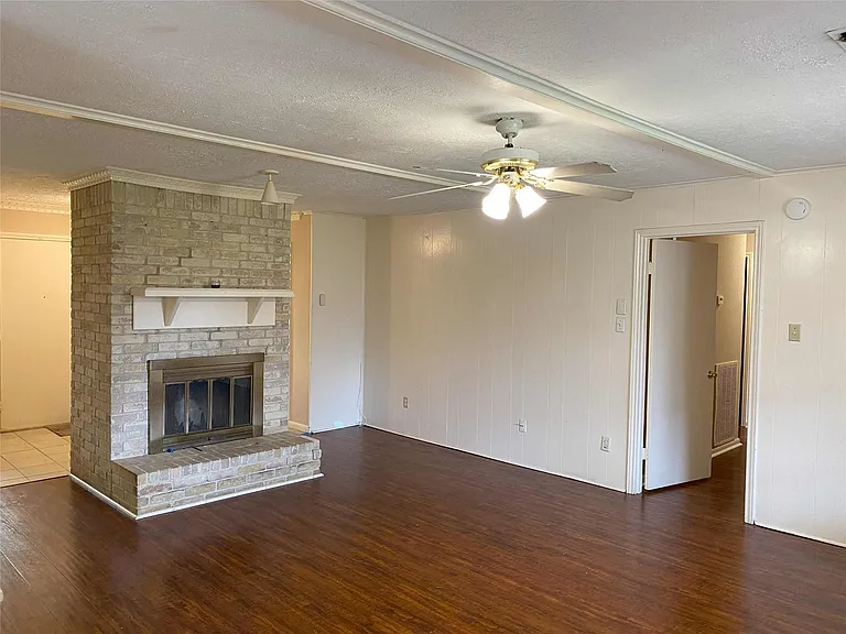 3219 Ashmont Ln — Photo 8