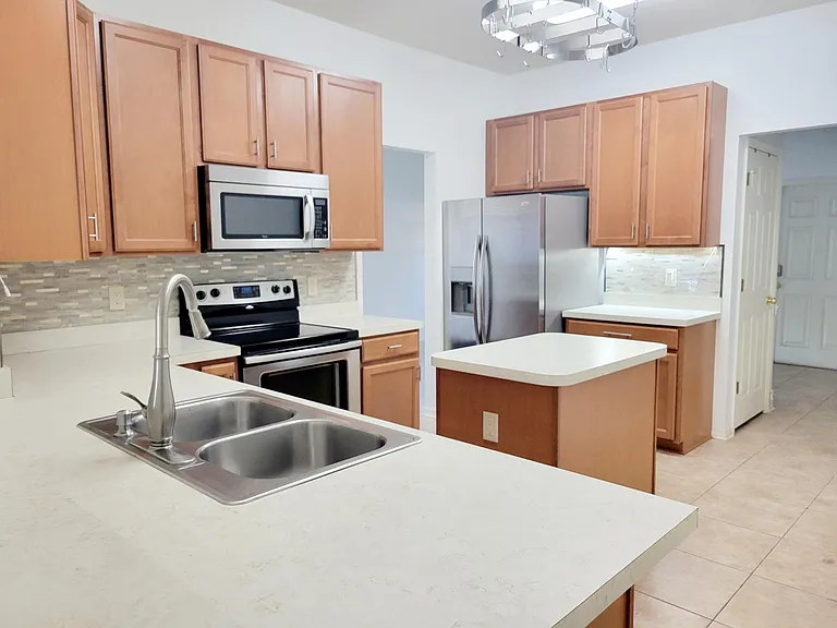 412 Summerlyn Dr — Photo 8