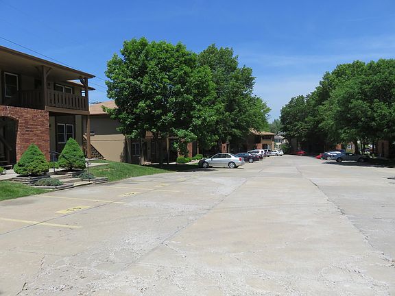 2nd image of 1906 N 42nd Street Pl APT 6A