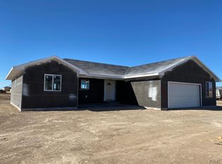 560 E Blaine Dr, Pueblo West, CO 81007