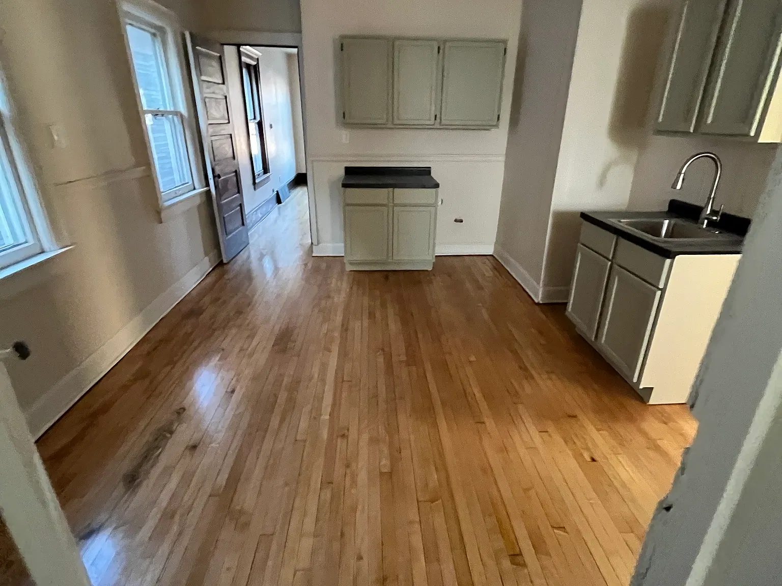 2 bed, 1000 sqft, $1,050 — Photo 4