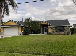 1566 SE Cutorro Ave, Port Saint Lucie, FL 34952