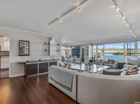 166-25 Powells Cove Blvd #7H, Beechhurst, NY 11357