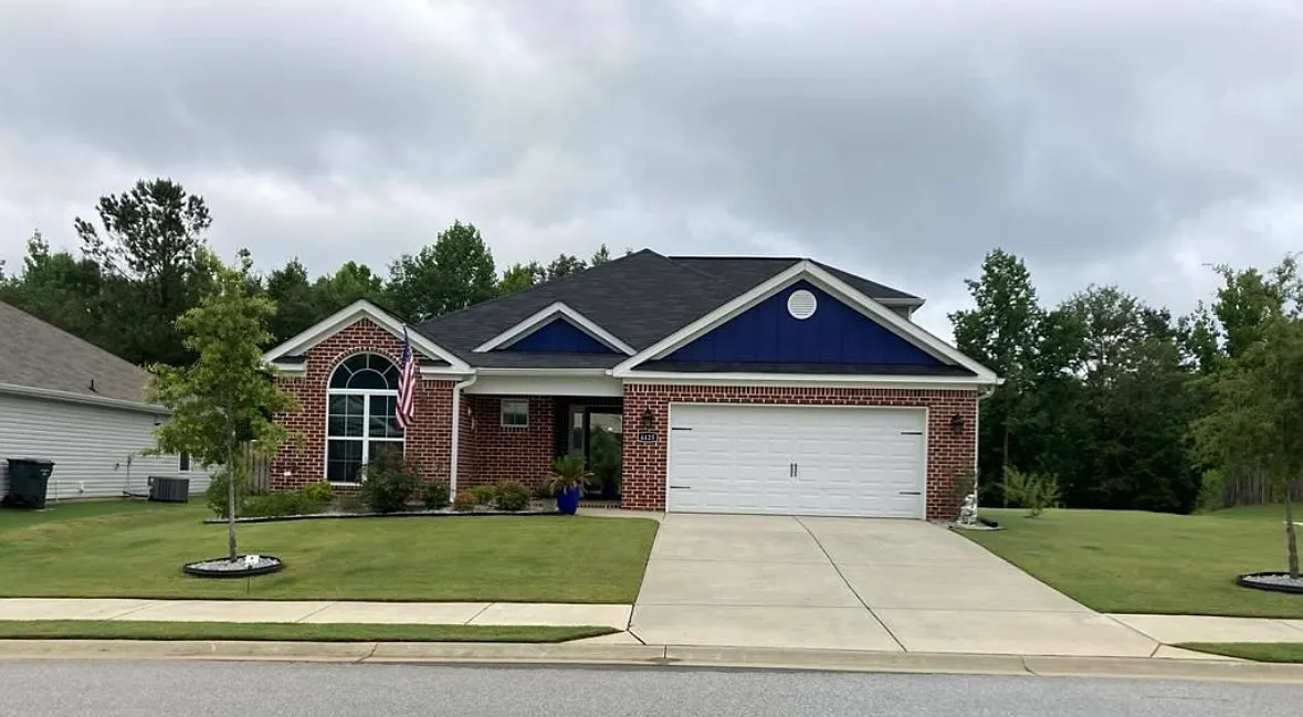 4 bed, 2049 sqft, $2,100 — Photo 1